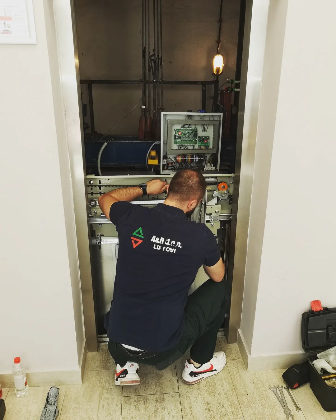 fixing elevator